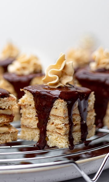 Chocolate drizzled desserts using coffee extracts for baking