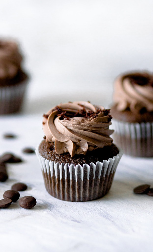 Baking flavors and extracts in chocolate cupcakes